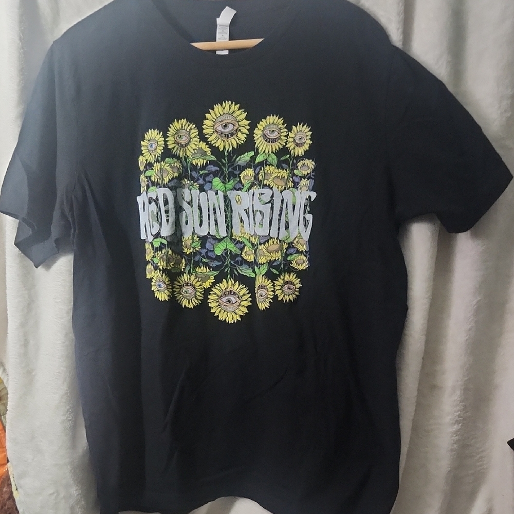 Red Sun Rising 2018 Tour Black Graphic T-Shirt with Sunflower Design Size Xl